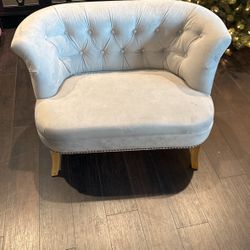 Small Tufted Loveseat 