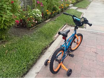 14" Hot Wheels Boys Bike with Training Wheels