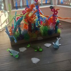 4-FREE  TABLE DECORATIONS /6.00  For SpongeBob Decor/ Jelly Fish ,plus