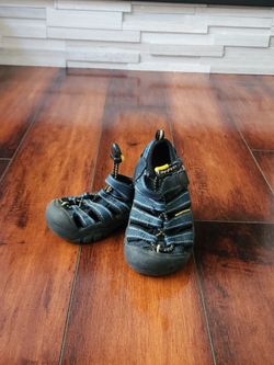 KEEN Waterproof Kids Sandals Size 8 Navy Blue Closed Toe