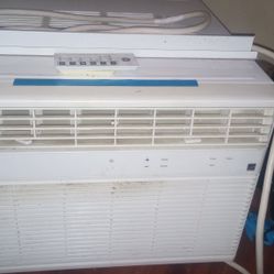 GE Appliance AC Unit 115 Volts 11900 BTU With Remote