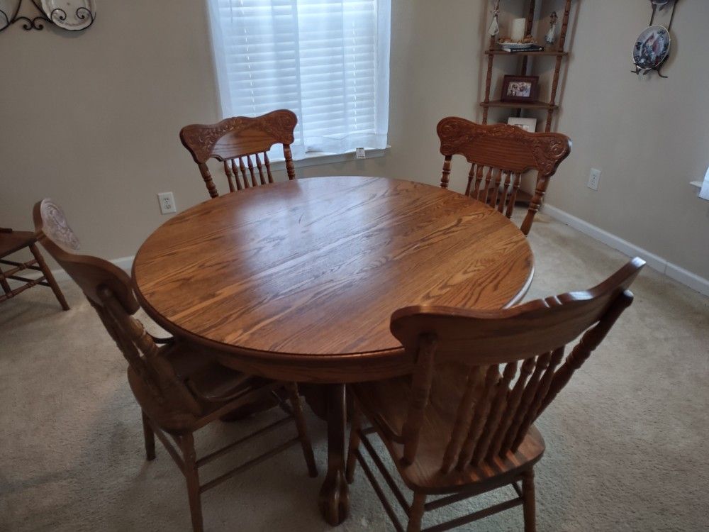 Oak Table, 48 Inch, 5 Chairs