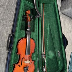 Violin 1/2 with Case and Bow