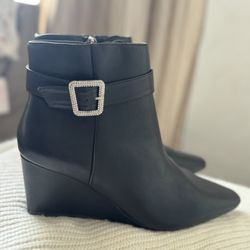 Jones New York Black Wedge Boots Women Size 10