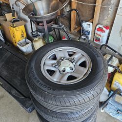 Rin Y Llanta 215. 70 15. 