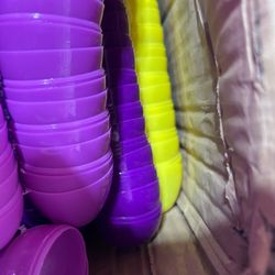 Plastic eggs multiply colors