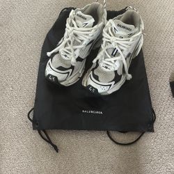 Balenciaga Runners Black and White