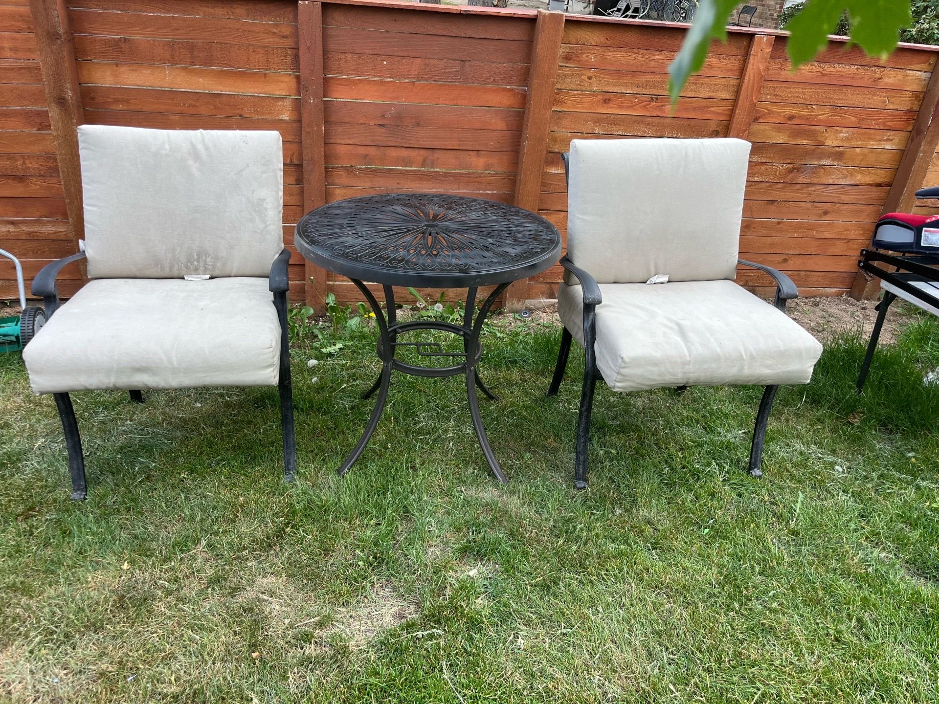 Outdoor Patio Bistro Set w 2 Chairs and Table