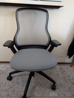 Knoll Ergonomic Office Chair with Mesh Back