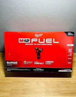 MILWAUKEE M12 SURGE IMPACT DRIVER KIT