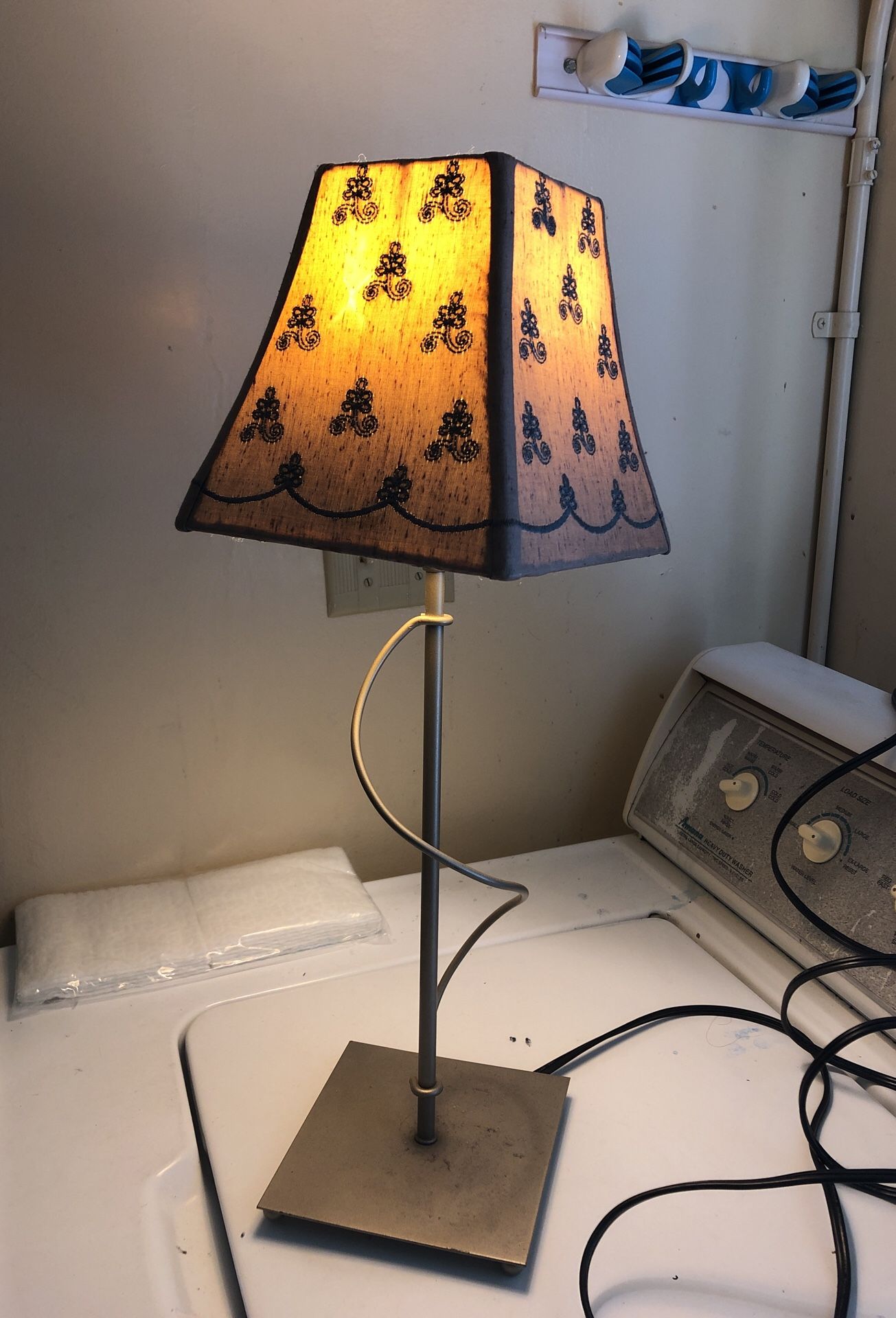 Table lamp