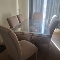 Dinning Table And 6 Chairs 