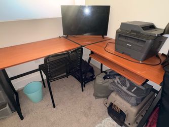 Like NEW L-Shaped Wood and Metal Desk