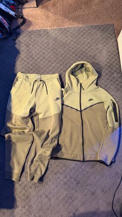 Nike Tech green