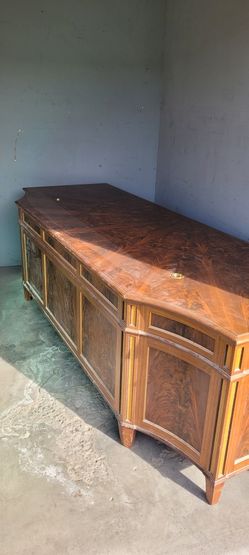 Bel-Aire hotel concierge desk