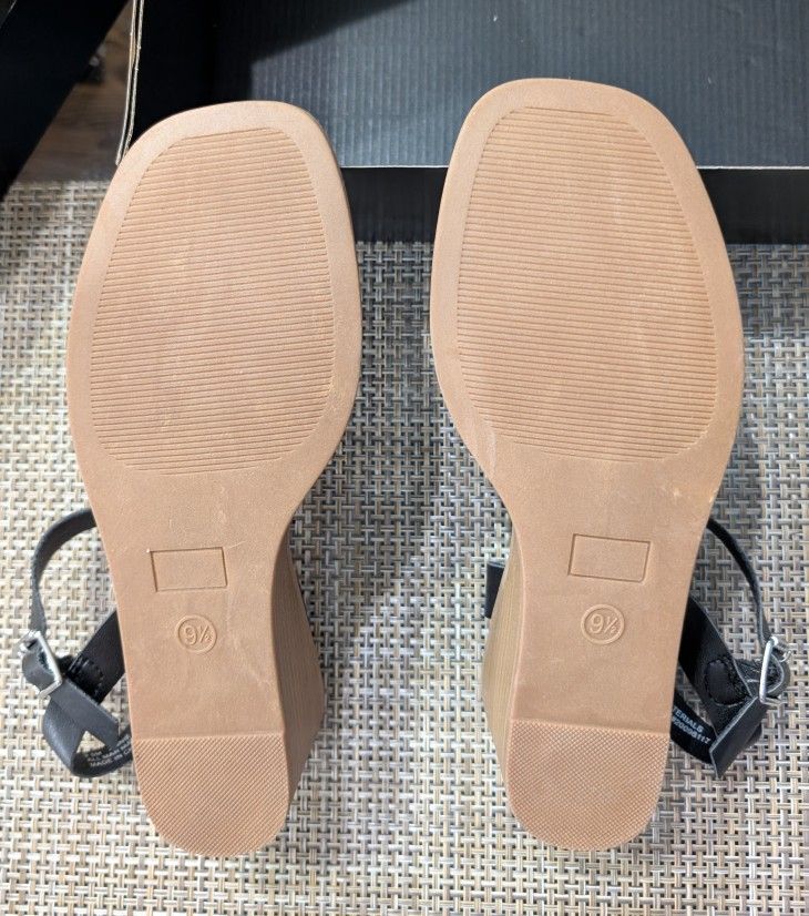 Brand New Women's Sandals $50 Retail