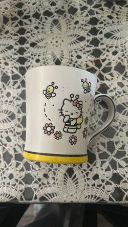 Hello Kitty Bee Mug