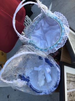 Baskets and wedding supplies
