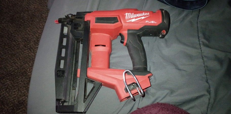Milwaukee M18 FUEL 18-Volt Lithium-Ion Brushless Cordless Gen ll 16-Gauge Straight Finish Nailer (Tool Only)