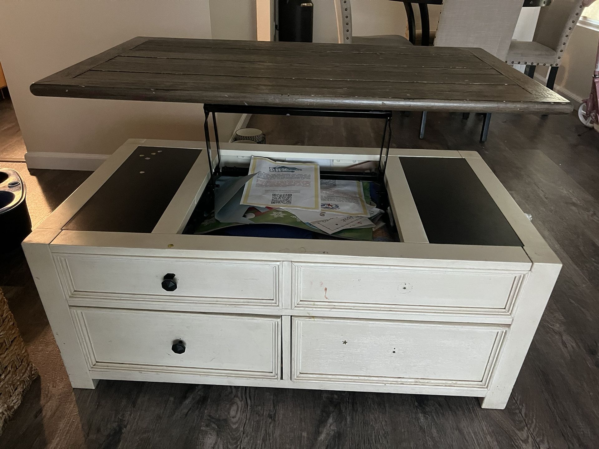 Ashley Furniture Lift-Top Coffee Table – Used