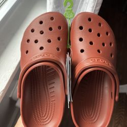 New Crocs Size Mens 7/Women’s 9 