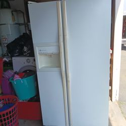 Refrigerator 