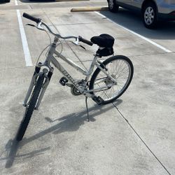 Giant Sedona DX Hybrid Bicycle