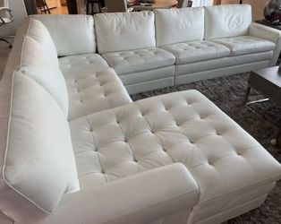 Beautiful Pluse Italian Leather large Sectional Sofa With Chase Lounge