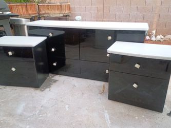 Black and white dresser set  VEGAS STYLE )READ DESCRIPTION)