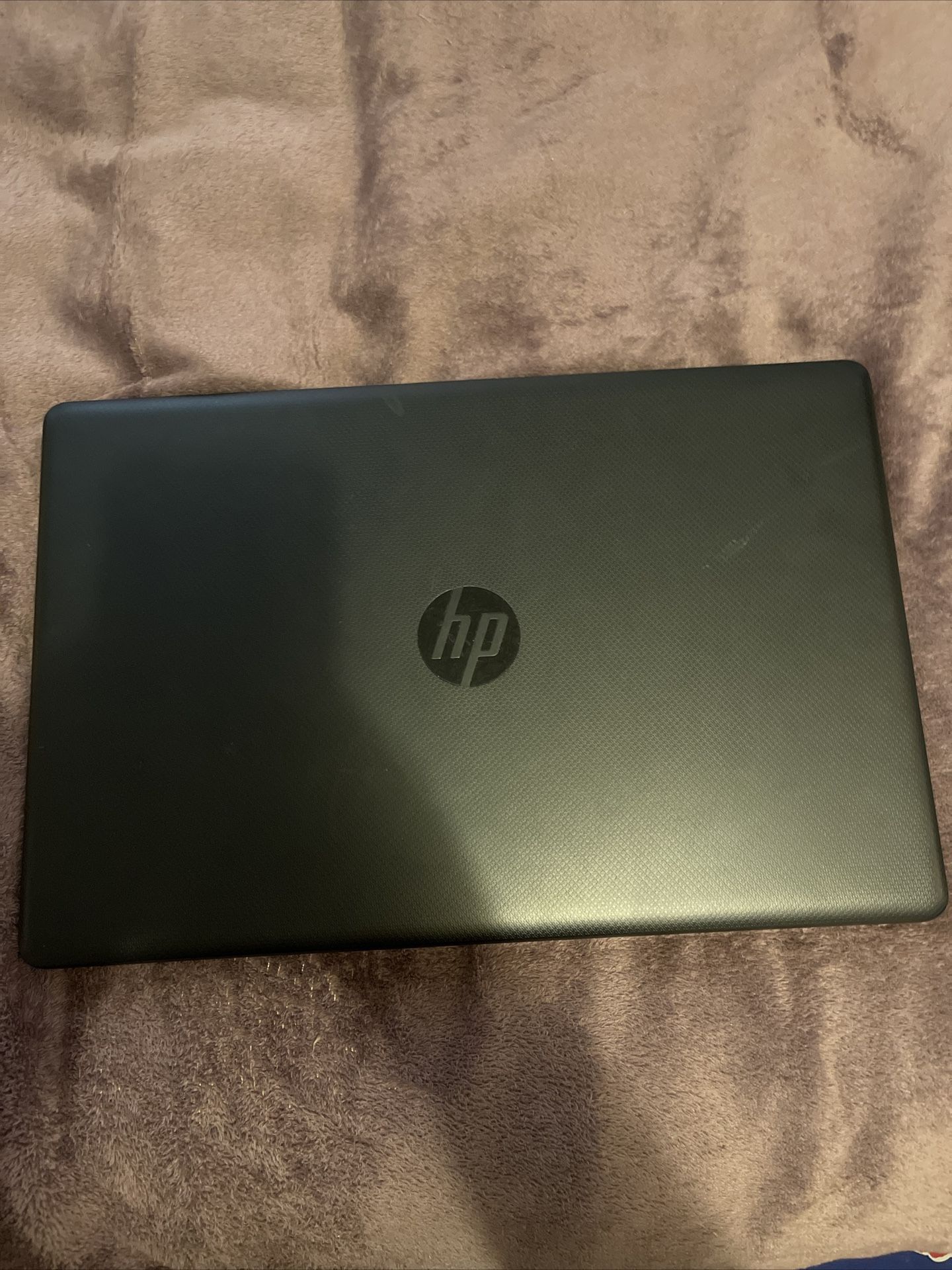 HP 17-by3613dx 17.3" (256GB SSD, Intel Core i5-1035G1, 1.00GHz, 8 GB RAM) Laptop