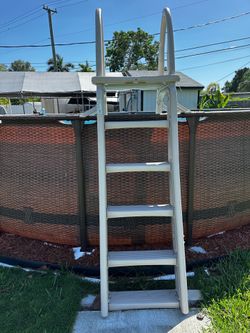 Pool Pump/Ladder