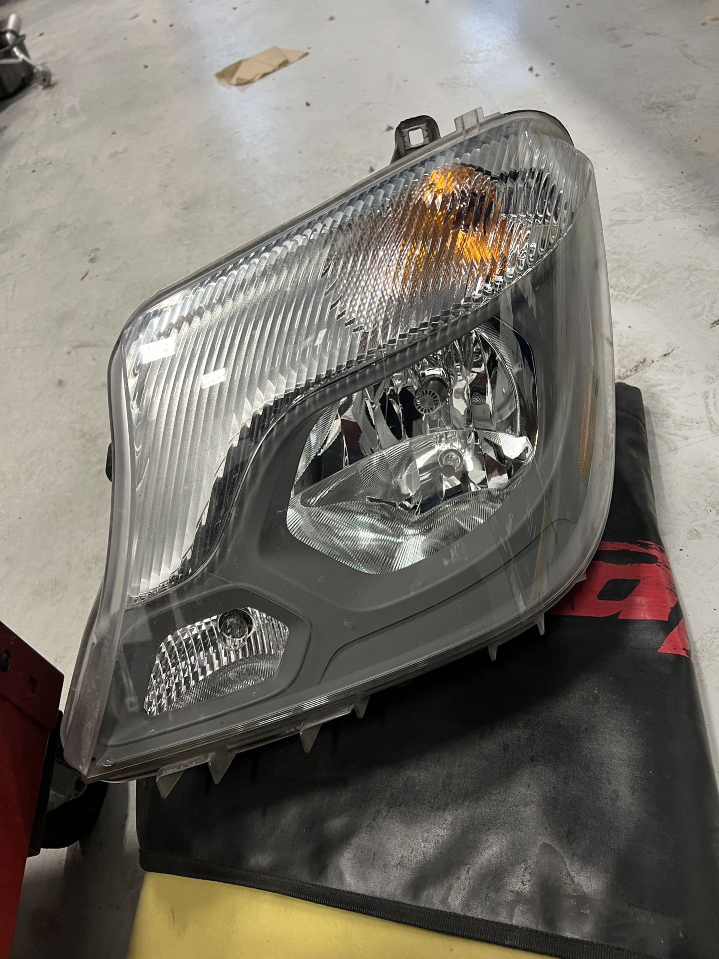 2020-2024 Mercedes- Benz Driver Side Headlight Unit