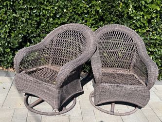 Outdoor chairs - Need Gone - Free