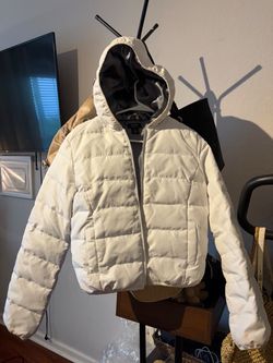 Guess White Puffer Jacket with Hood