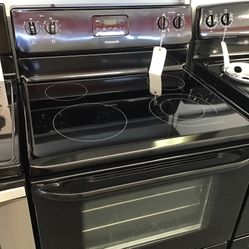 Frigidaire 4 Burner Glass Top Range. 1 year Warranty 