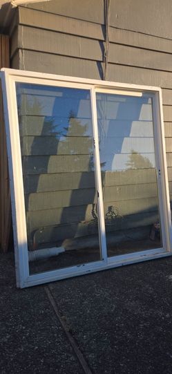Free sliding door