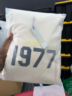 1977 essentials hoodies size XL