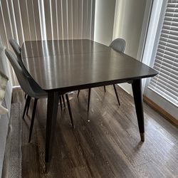 Dining Table (4-6 People)