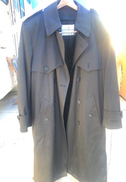 Men’s town London fog excellent condition with belt