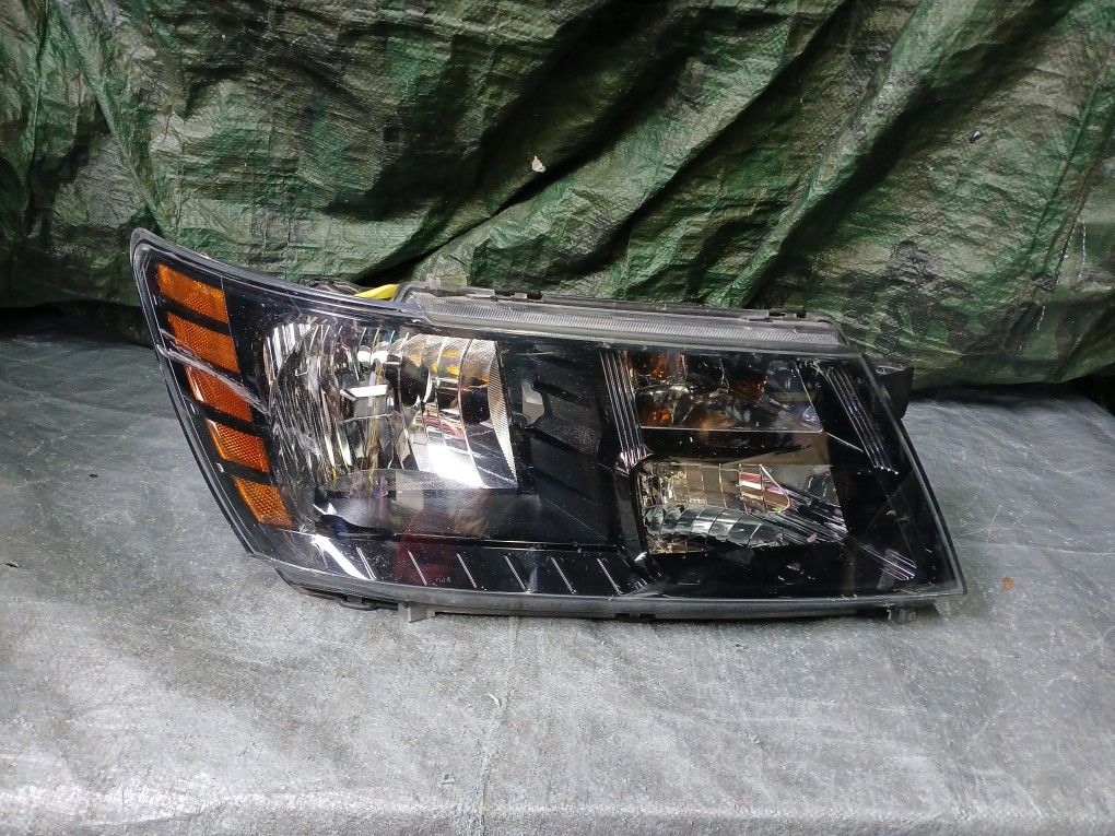 2009-17 Dodge Journey Right Headlight Black