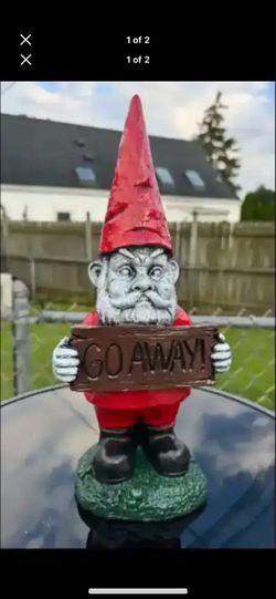 The friendly go away gnome statue