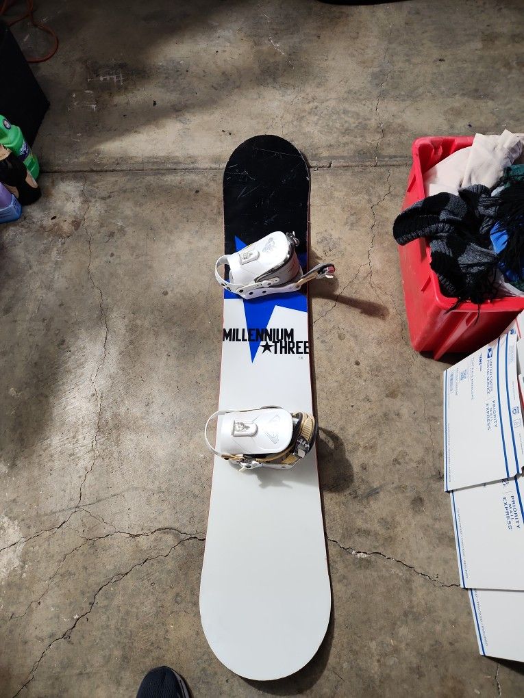 Millennium Three 156 Snowboard With Roxy Bindings