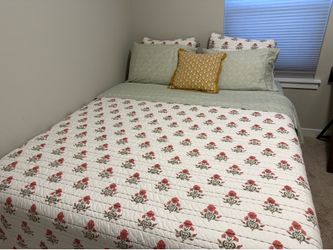 Quilt with shams