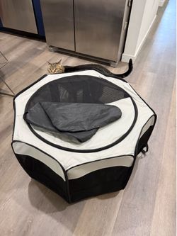 Akinerri Cat Enclosure 30” Diameter x 16” Tall