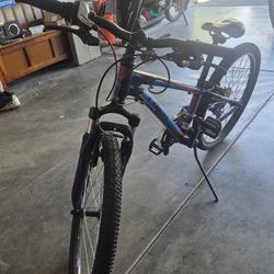 24in TREK MT220 BIKE 