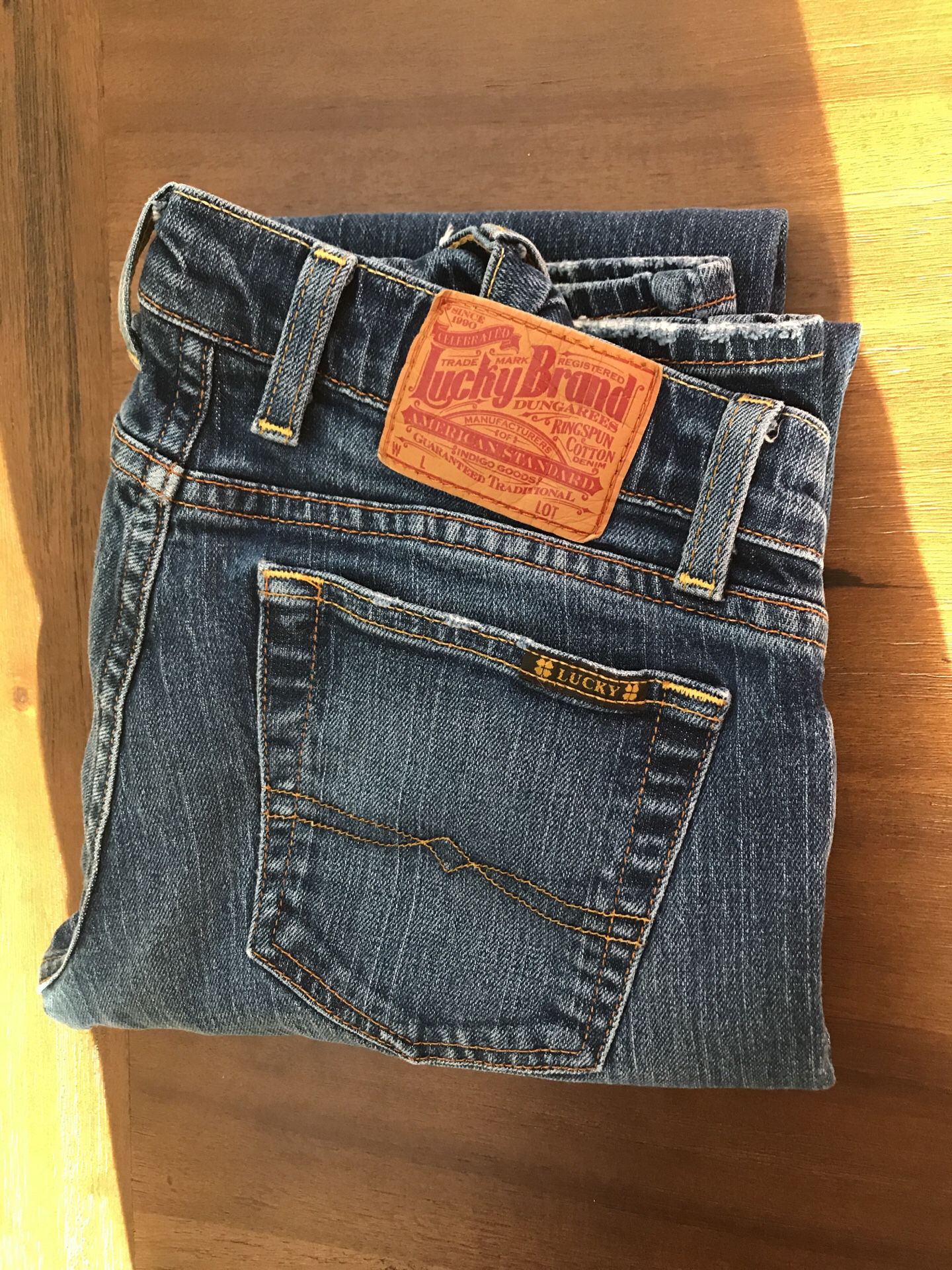 Women’s Lucky Brand jeans 4/27