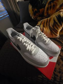 Nike Low-Top White and Grey Sneakers