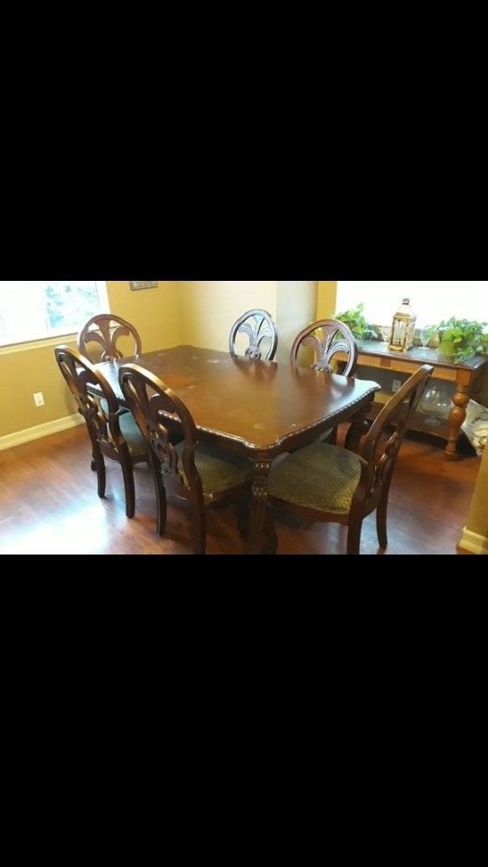 Dining table with extension table piece