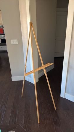 Free wooden easel