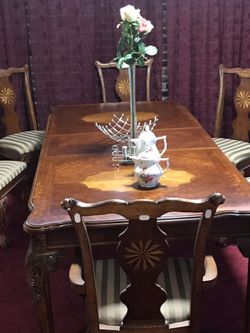 Dining table 6 chairs great condition